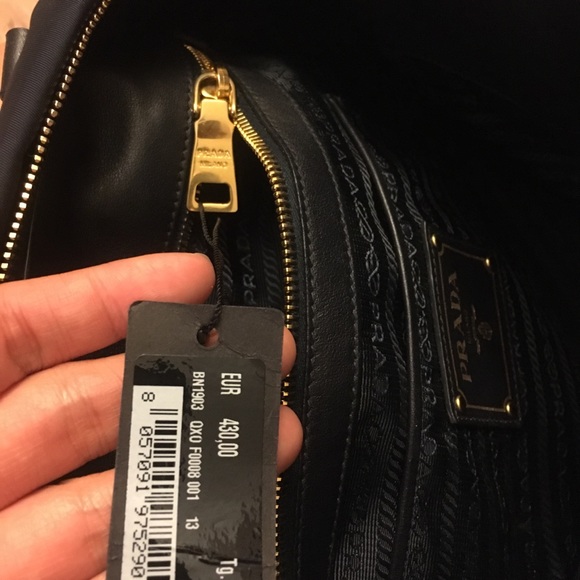 Prada nylon handbag with gold finish - Picture 5 of 6